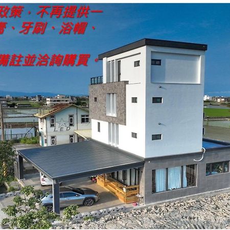 Love 300天全新电梯旅宿 五结 外观 照片